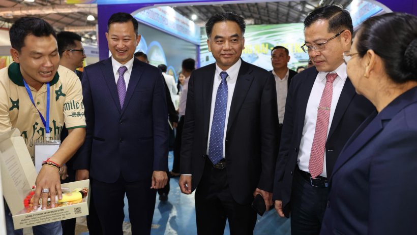 Doanh nghiệp T&acirc;y Ninh tham gia Triển l&atilde;m TP.Hồ Ch&iacute; Minh v&agrave; c&aacute;c tỉnh, th&agrave;nh hữu nghị tại Savannakhet, L&agrave;o