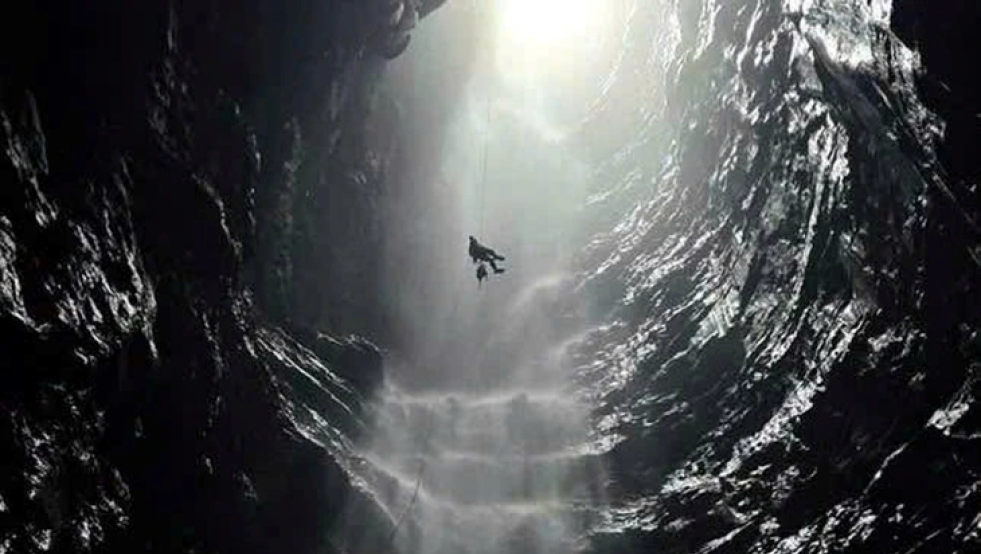 Ph&aacute;t hiện th&aacute;c nước cực hiếm cao khoảng 350m trong hang động tại Phong Nha - Kẻ B&agrave;ng