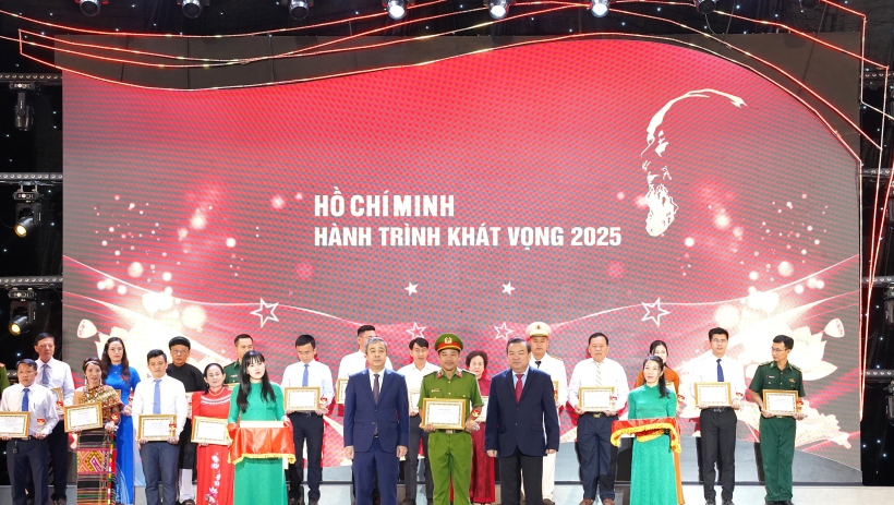 Sức mạnh nội sinh từ tư tưởng Hồ Ch&iacute; Minh trong kỷ nguy&ecirc;n vươn m&igrave;nh: N&ecirc;u gương v&agrave; tr&aacute;ch nhiệm - thước đo của c&aacute;n bộ, đảng vi&ecirc;n (B&agrave;i 2)