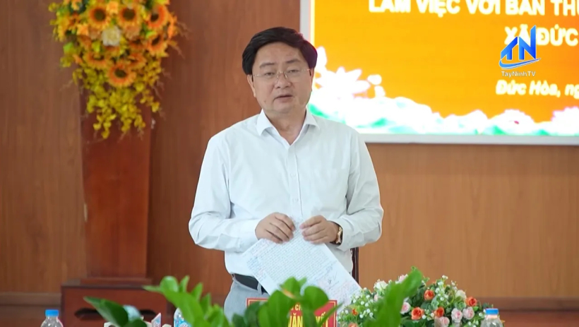 B&iacute; thư Tỉnh ủy Nguyễn Văn Quyết l&agrave;m việc với Đảng ủy x&atilde; Đức H&ograve;a