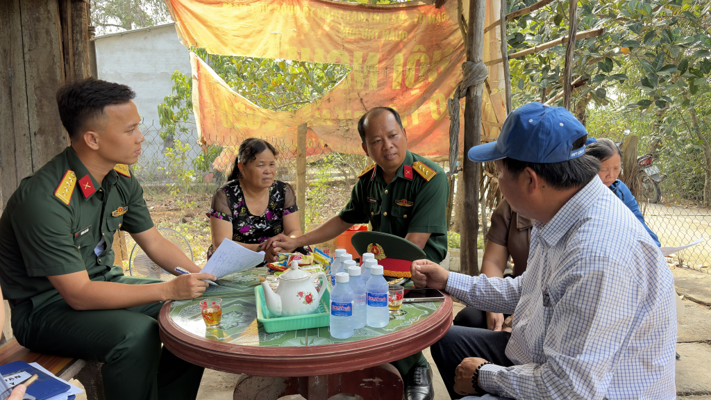 Đo&agrave;n x&aacute;c minh đối tượng, nhu cầu x&acirc;y dựng, sửa chữa nh&agrave; ở cho đối tượng tr&ecirc;n địa b&agrave;n x&atilde; Thạnh Ho&aacute;