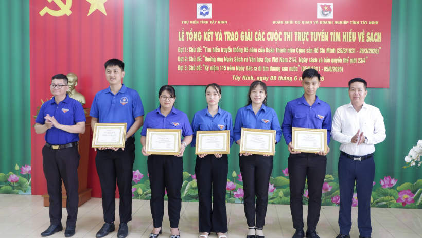 Thư viện tỉnh T&acirc;y Ninh trao giải c&aacute;c cuộc thi trực tuyến t&igrave;m hiểu về s&aacute;ch
