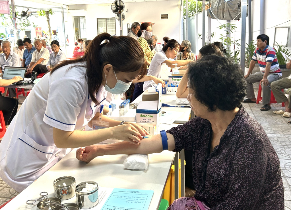 Vật tư khám sức khỏe cộng đồng: Danh mục cần thiết cho hơn 100+ điểm khám 4 Universal health check-ups - A step towards improving the quality of life - Bao Tay Ninh Online
