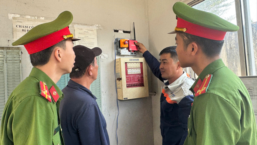 Phát động thi đua 300 ngày đêm trang bị, kết nối thiết bị truyền tin báo cháy và cài đặt ứng dụng Báo cháy 114