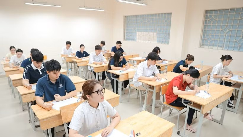 Bộ GD-ĐT c&ocirc;ng bố điểm s&agrave;n c&aacute;c ng&agrave;nh ph&aacute;p luật, sức khỏe v&agrave; gi&aacute;o vi&ecirc;n