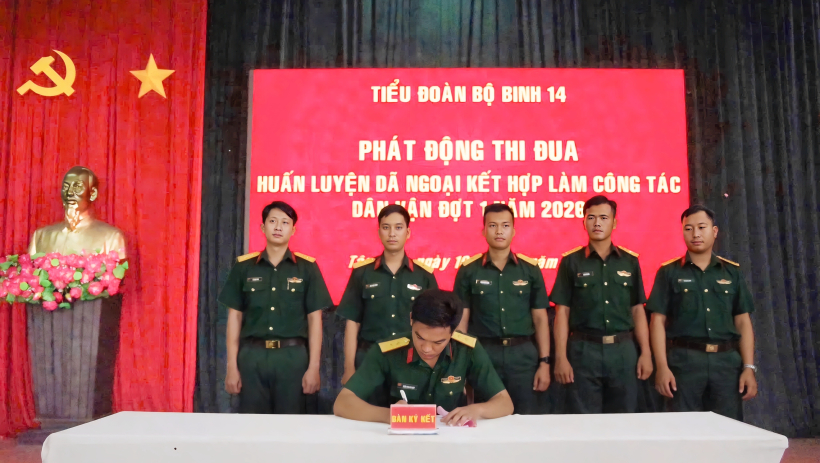 Tiểu đo&agrave;n Bộ binh 14 sẵn s&agrave;ng h&agrave;nh qu&acirc;n d&atilde; ngoại l&agrave;m c&ocirc;ng t&aacute;c d&acirc;n vận