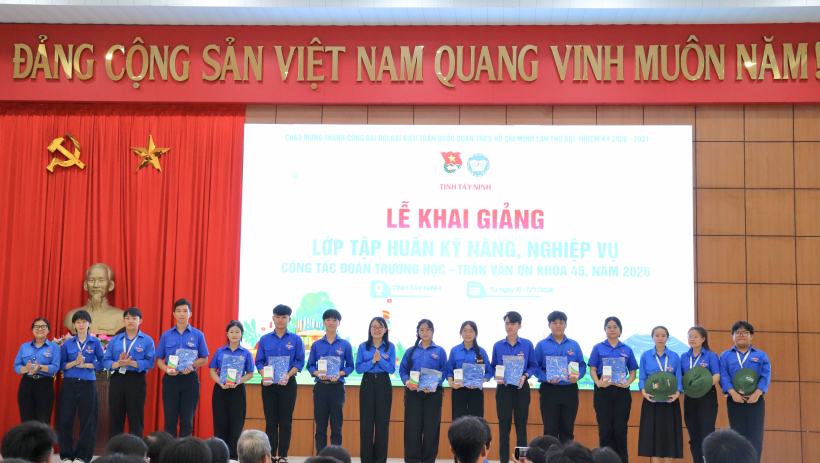 Khai giảng lớp tập huấn kỹ năng, nghiệp vụ c&ocirc;ng t&aacute;c Đo&agrave;n trường học &ndash; Trần Văn Ơn 