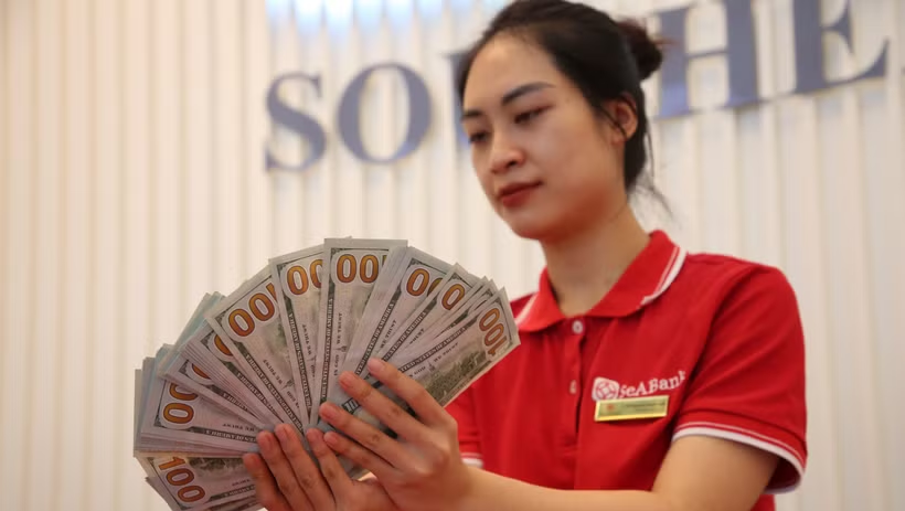 Giá vàng SJC tăng 500.000 đồng, tỷ giá USD tại ngân hàng giảm
