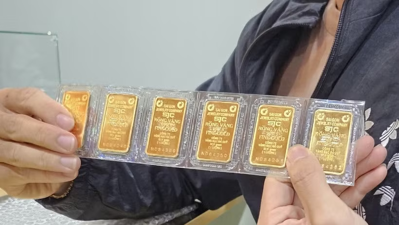 Giá vàng SJC lùi về ngưỡng 142,7 triệu đồng/lượng