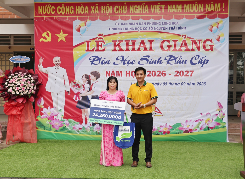 40 suất học bổng 'Tiếp sức đến trường' cho học sinh vượt khó học tốt