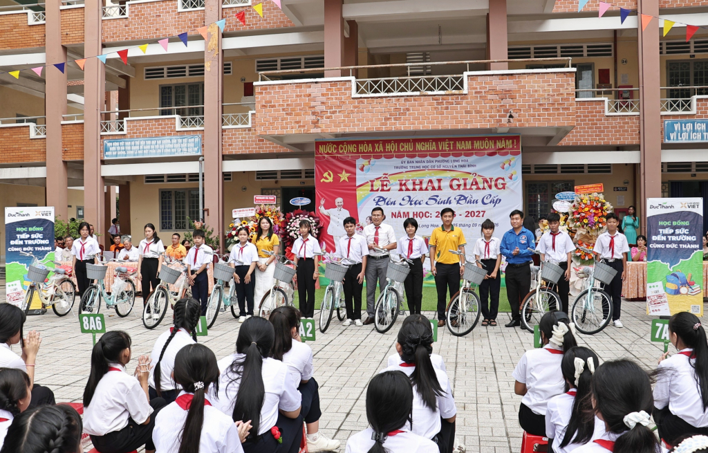 40 suất học bổng 'Tiếp sức đến trường' cho học sinh vượt khó học tốt