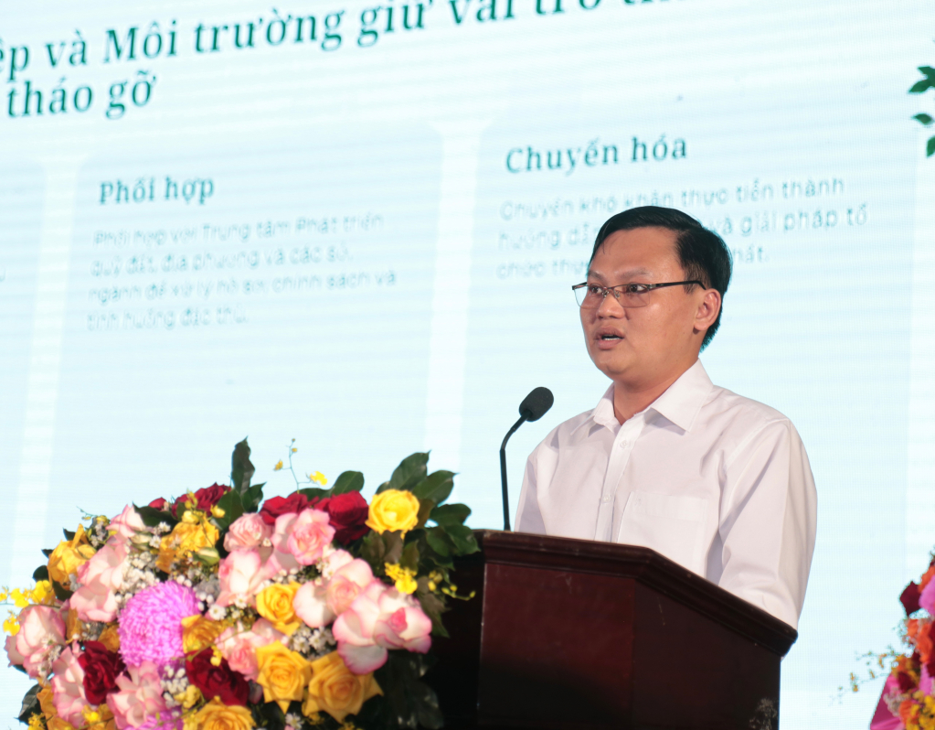 Đại diện Sở Nông nghiệp và Môi trường báo cáo tham luận tại hội nghị