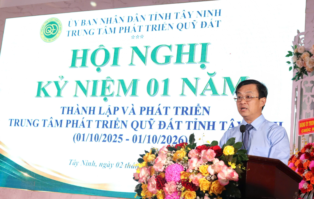 Giám đốc Trung tâm Phát triển quỹ đất tỉnh Tây Ninh Nguyễn Minh Hùng phát biểu tại hội nghị